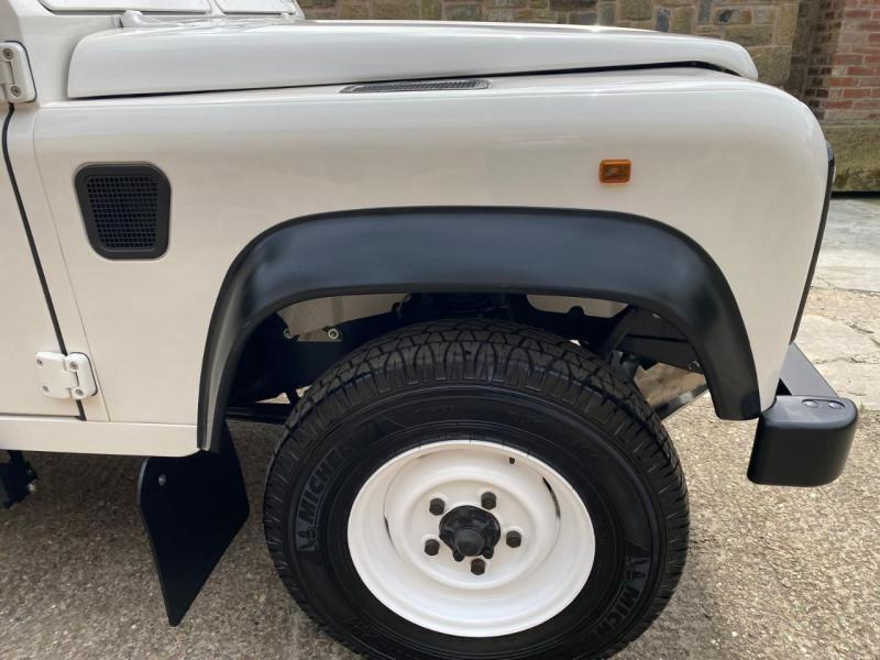Land Rover Defender 110