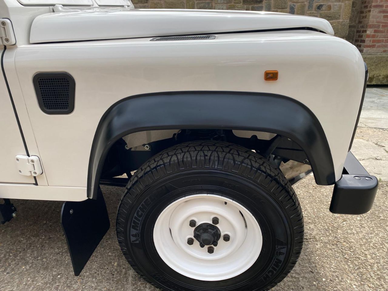 Land Rover Defender 110