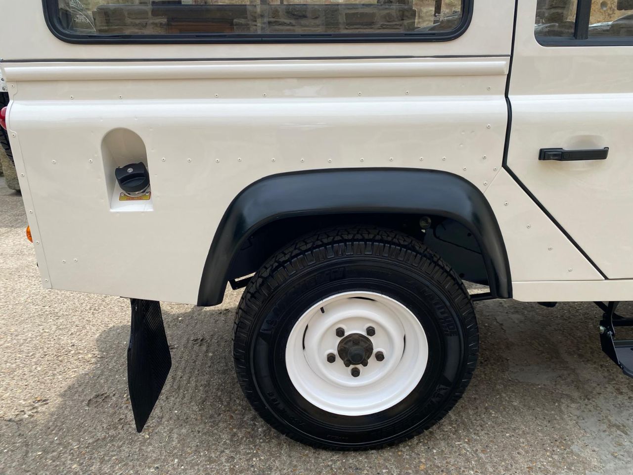 Land Rover Defender 110