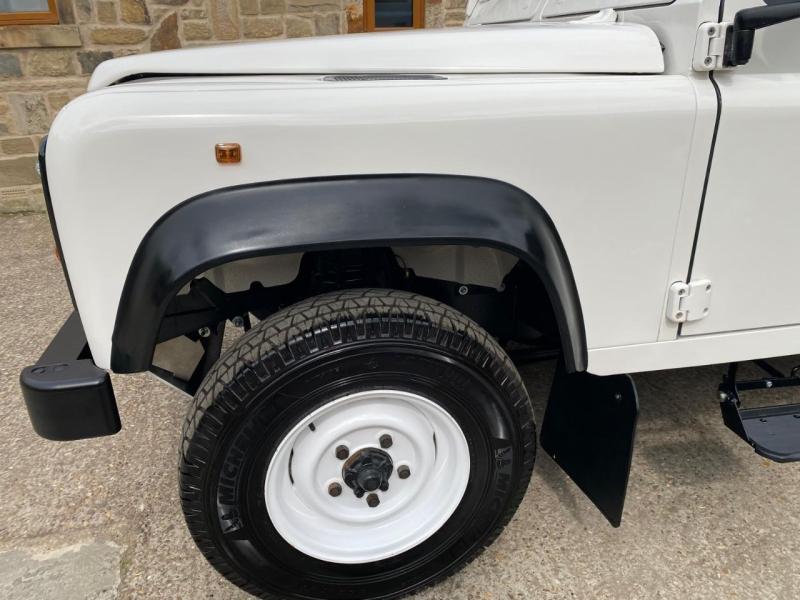 Land Rover Defender 110