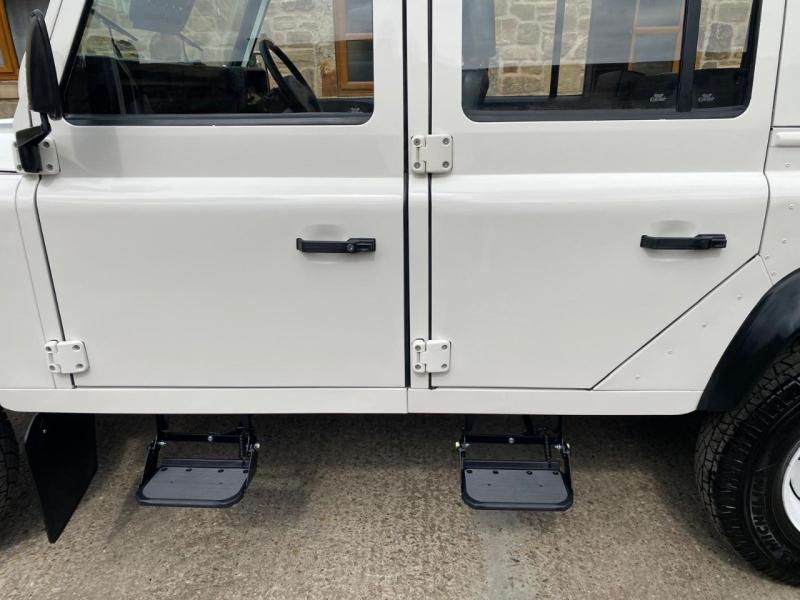 Land Rover Defender 110