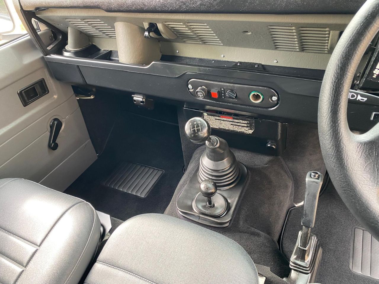 Land Rover Defender 110