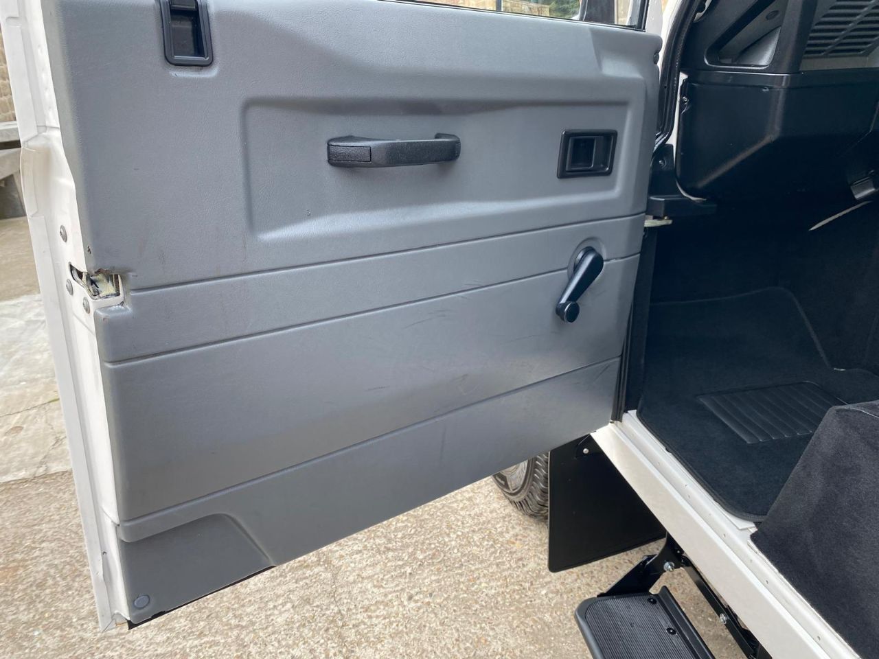 Land Rover Defender 110