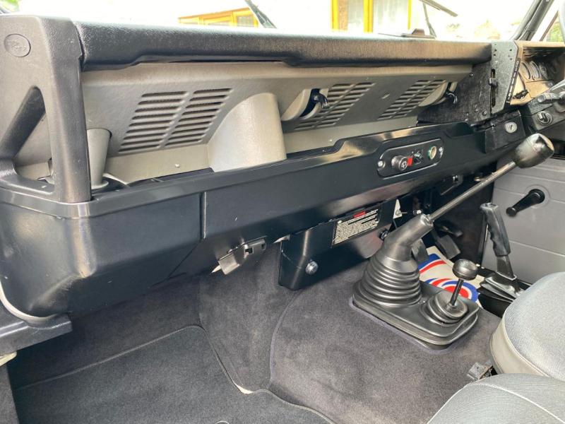 Land Rover Defender 110