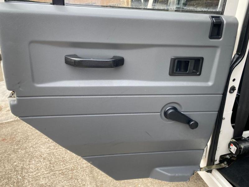 Land Rover Defender 110