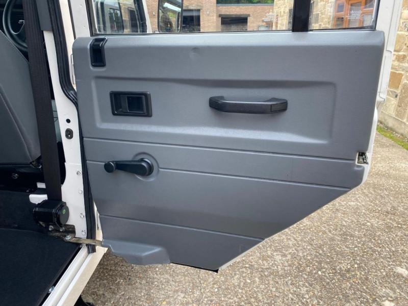 Land Rover Defender 110