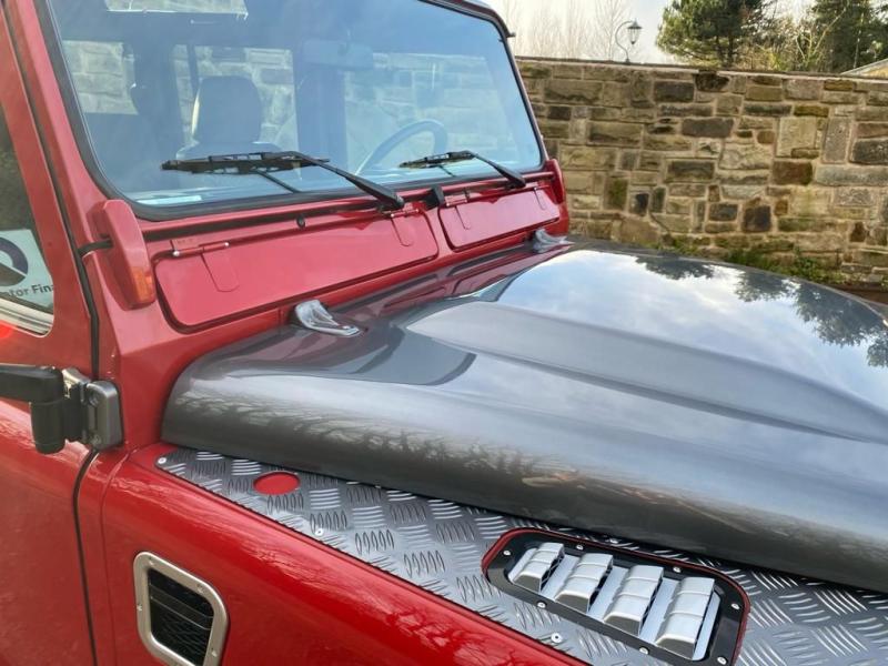 Land Rover Defender 110