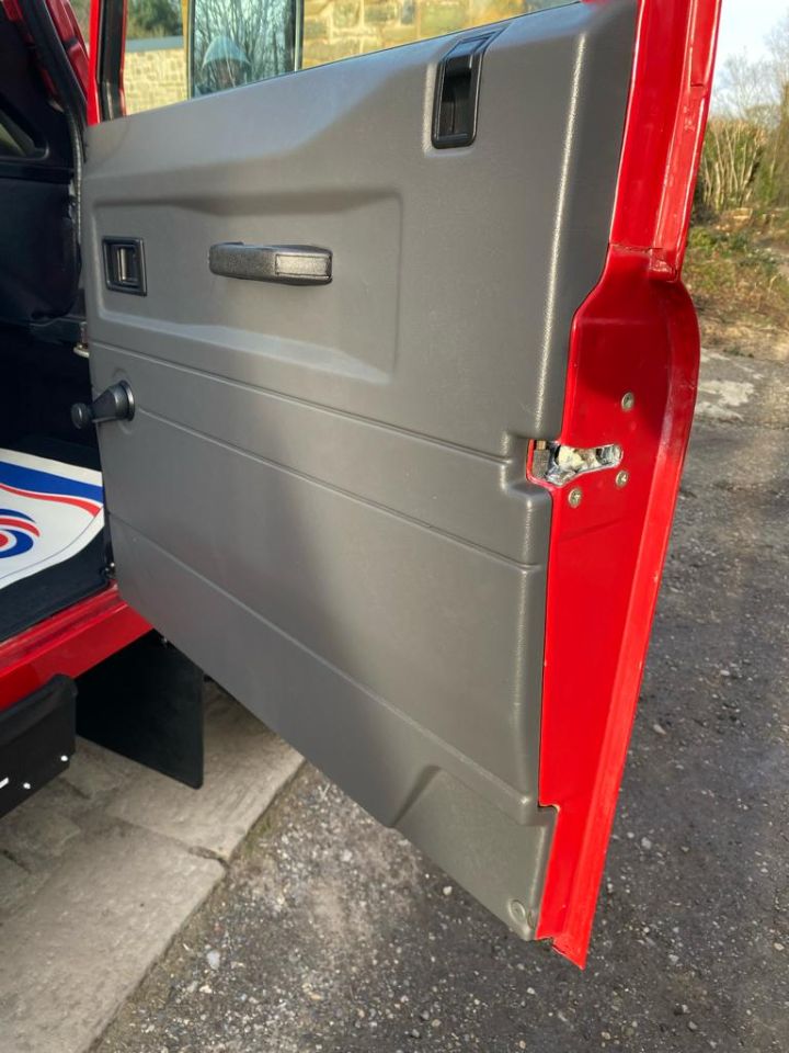 Land Rover Defender 110