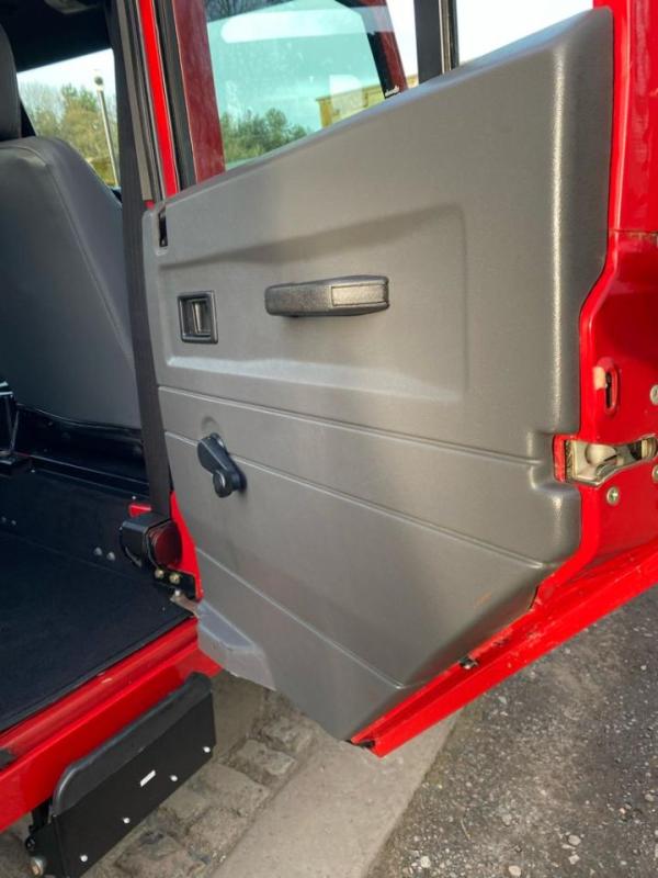 Land Rover Defender 110