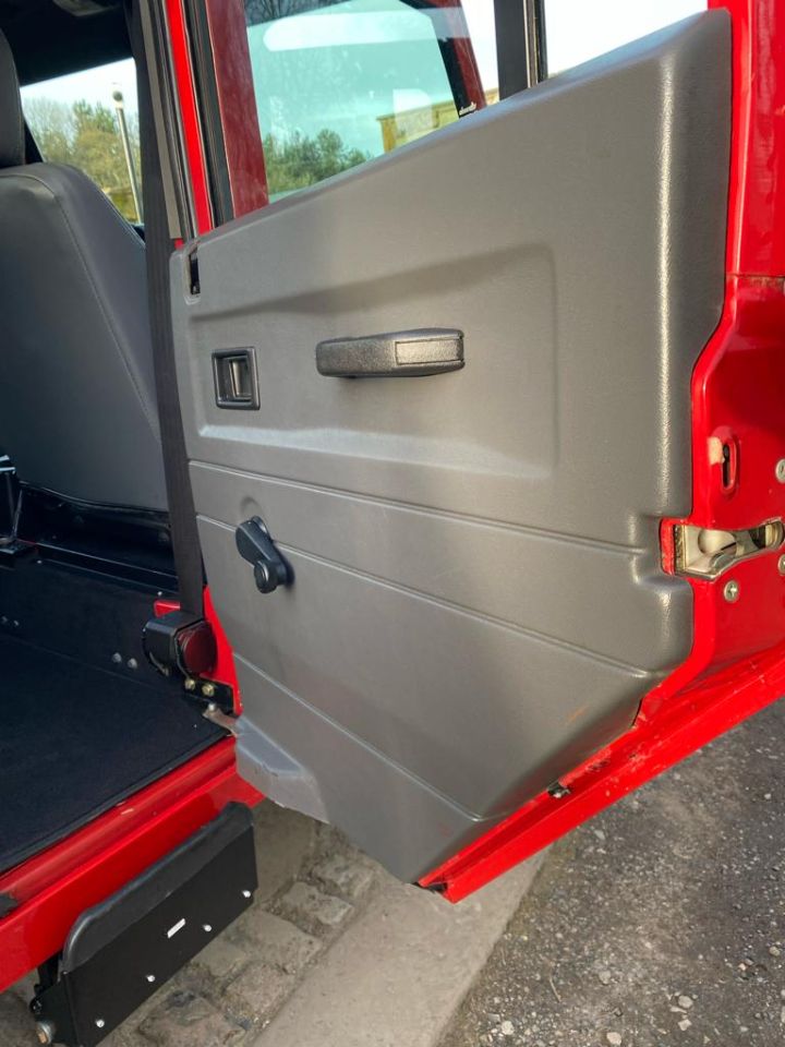 Land Rover Defender 110