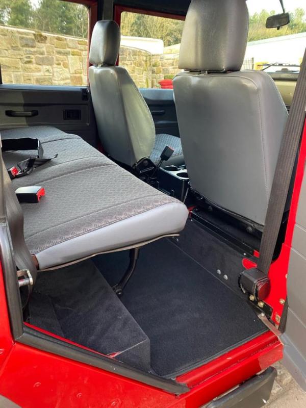 Land Rover Defender 110