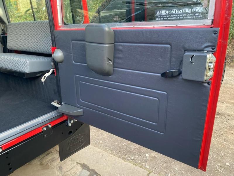 Land Rover Defender 110