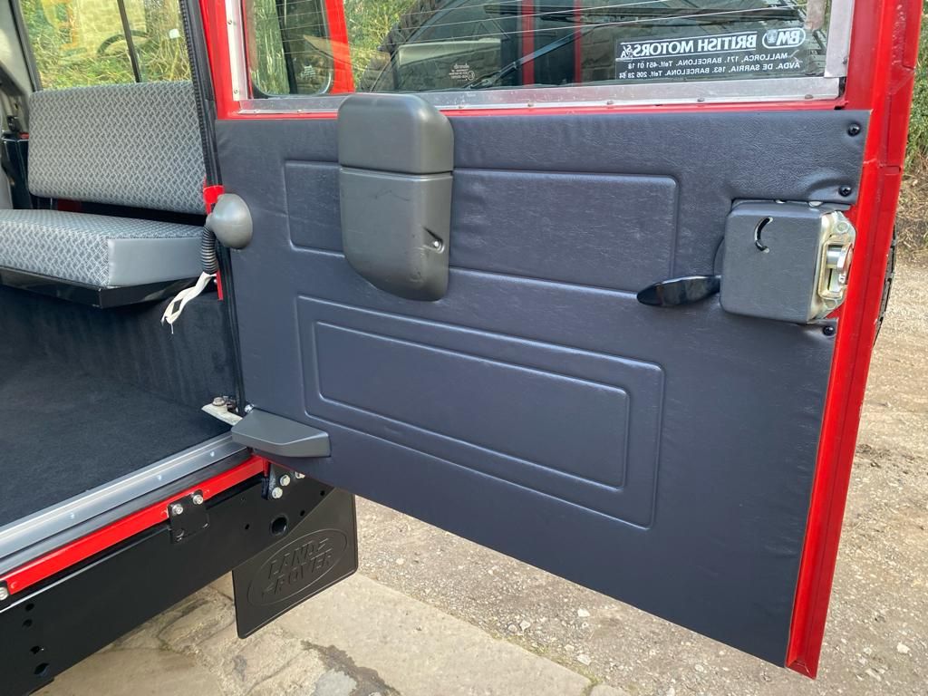 Land Rover Defender 110