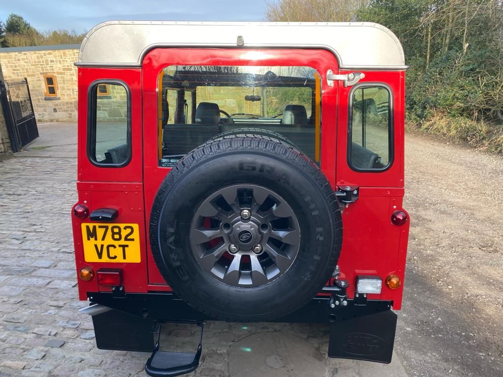 Land Rover Defender 110
