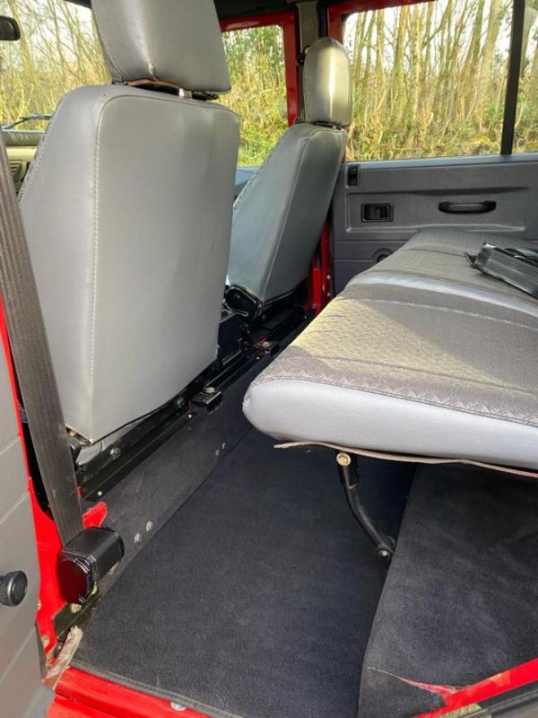 Land Rover Defender 110