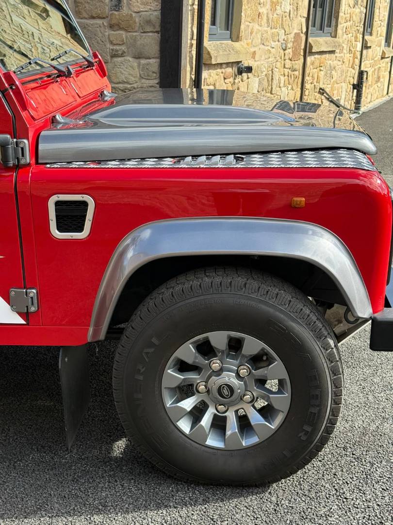Land Rover Defender 110
