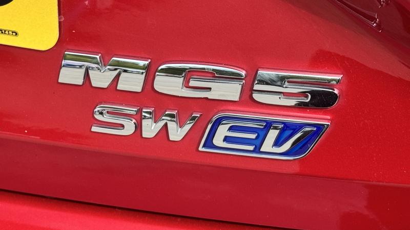 MG Motor UK MG5