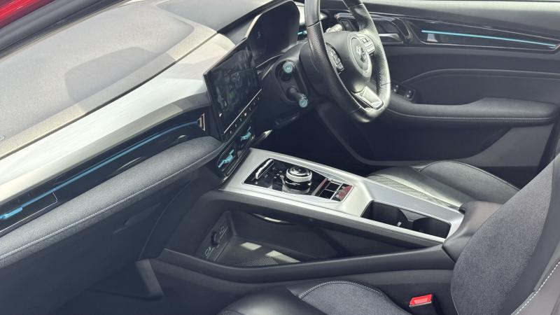 MG Motor UK MG5