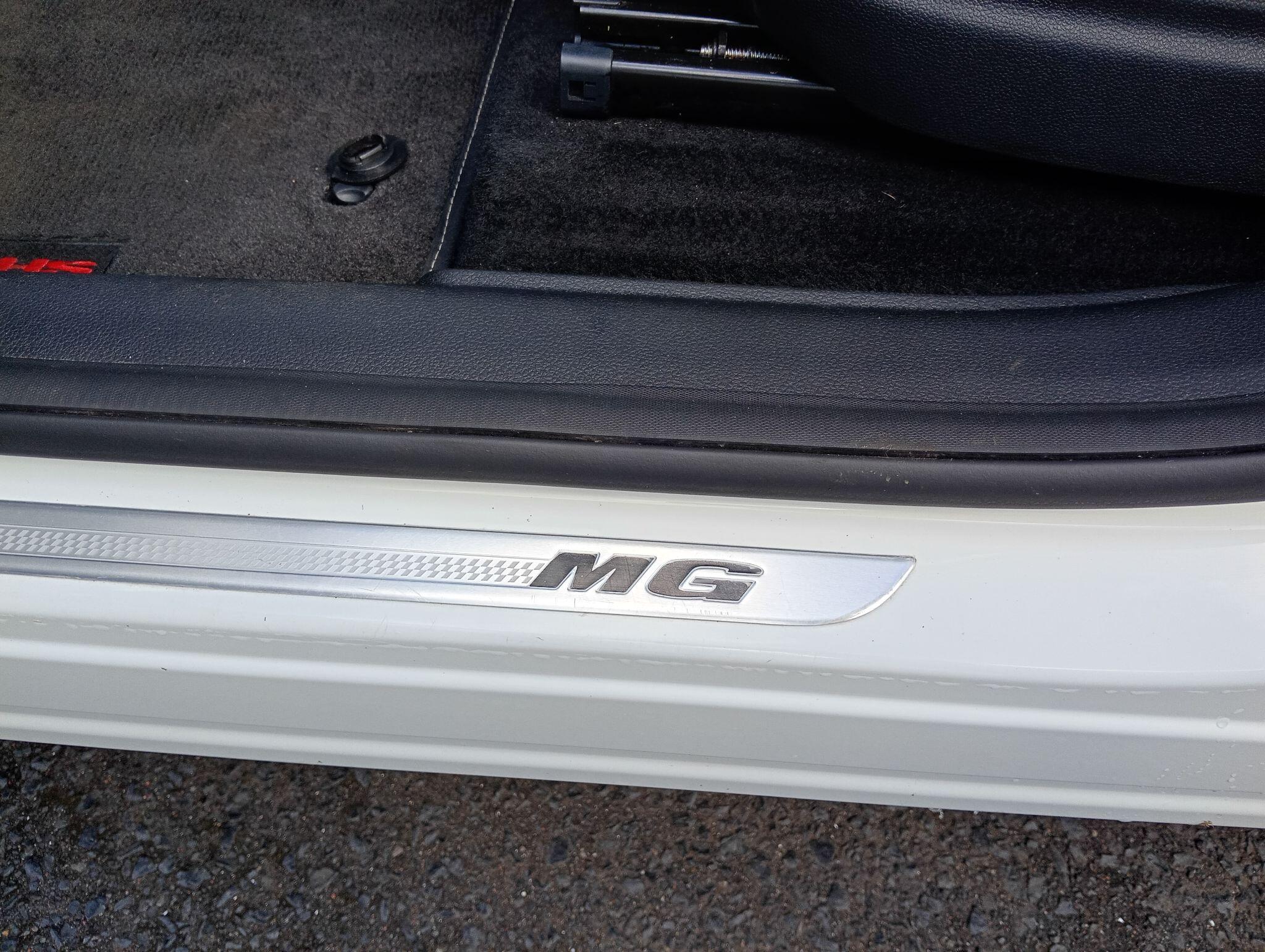 MG MG HS