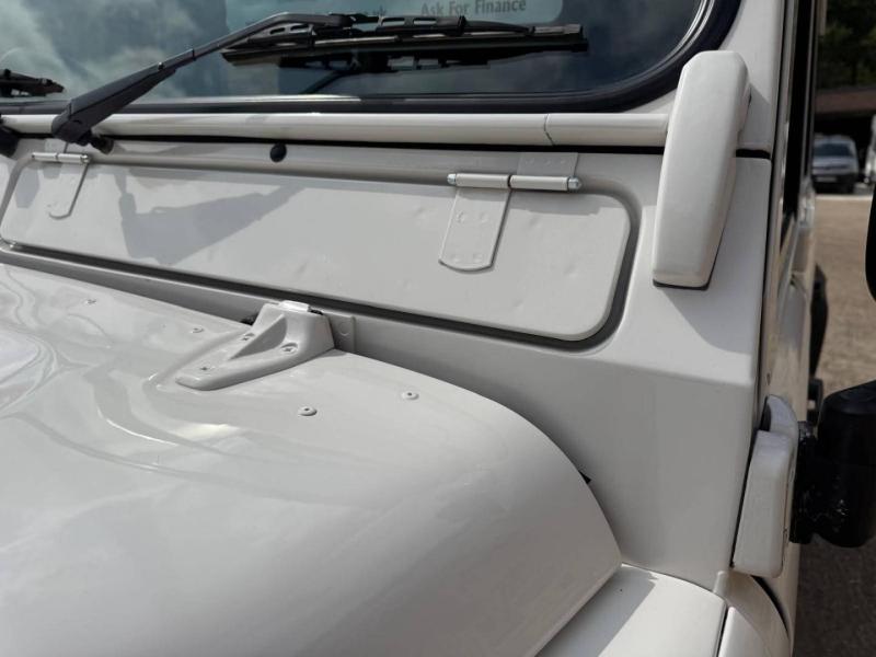 Land Rover Defender 110