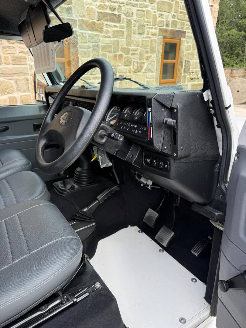 Land Rover Defender 110