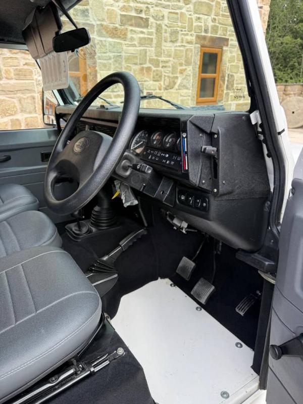 Land Rover Defender 110