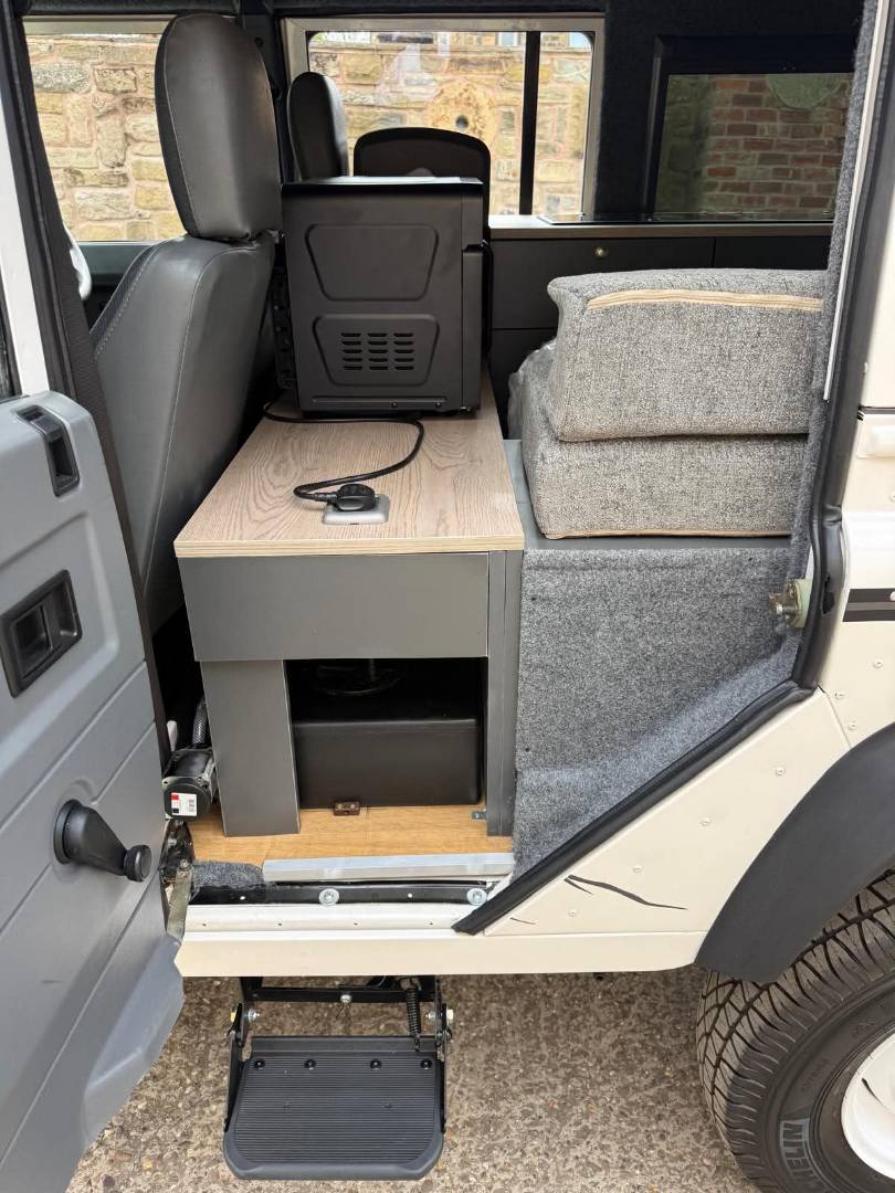 Land Rover Defender 110
