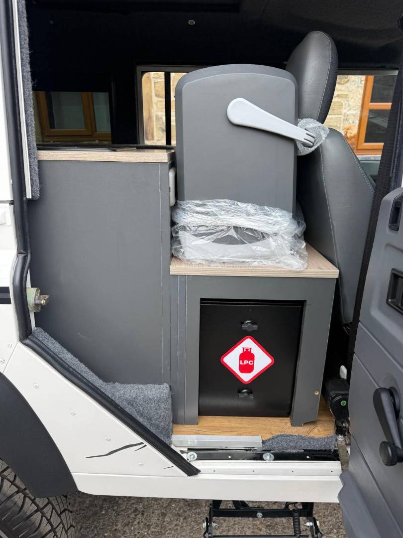 Land Rover Defender 110