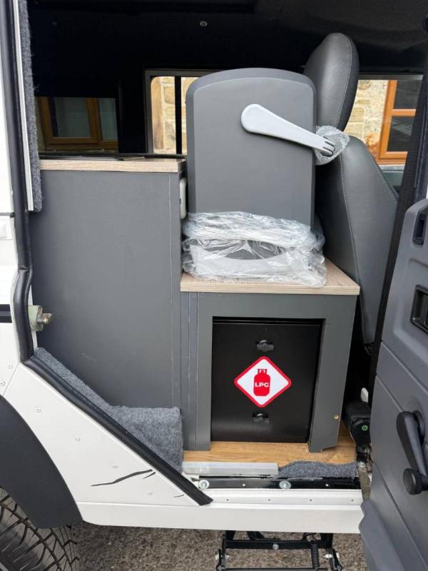Land Rover Defender 110