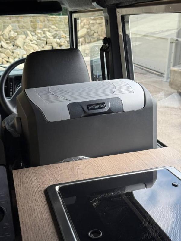 Land Rover Defender 110