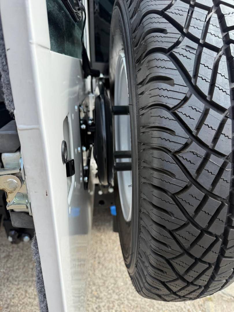 Land Rover Defender 110