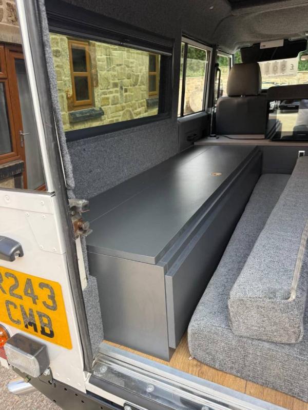 Land Rover Defender 110