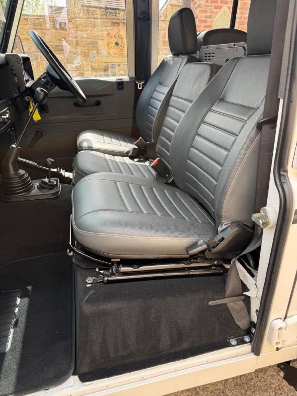 Land Rover Defender 110