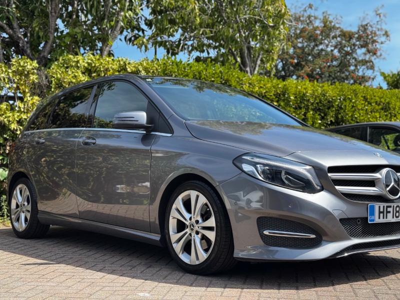 Mercedes-Benz B 180