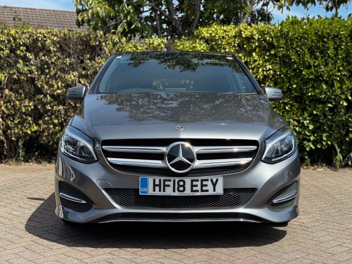 Mercedes-Benz B 180