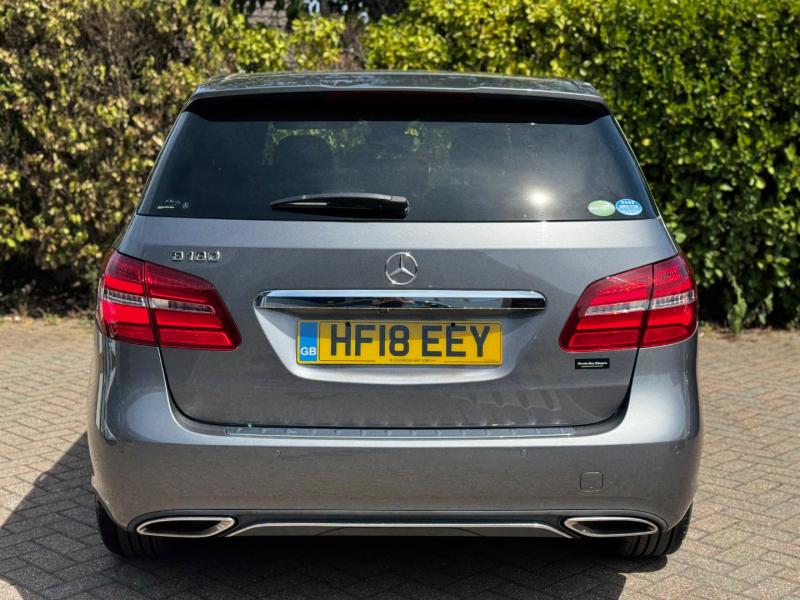 Mercedes-Benz B 180