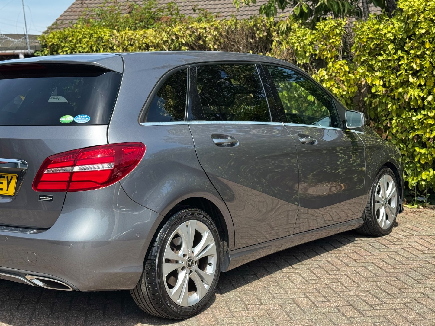 Mercedes-Benz B 180