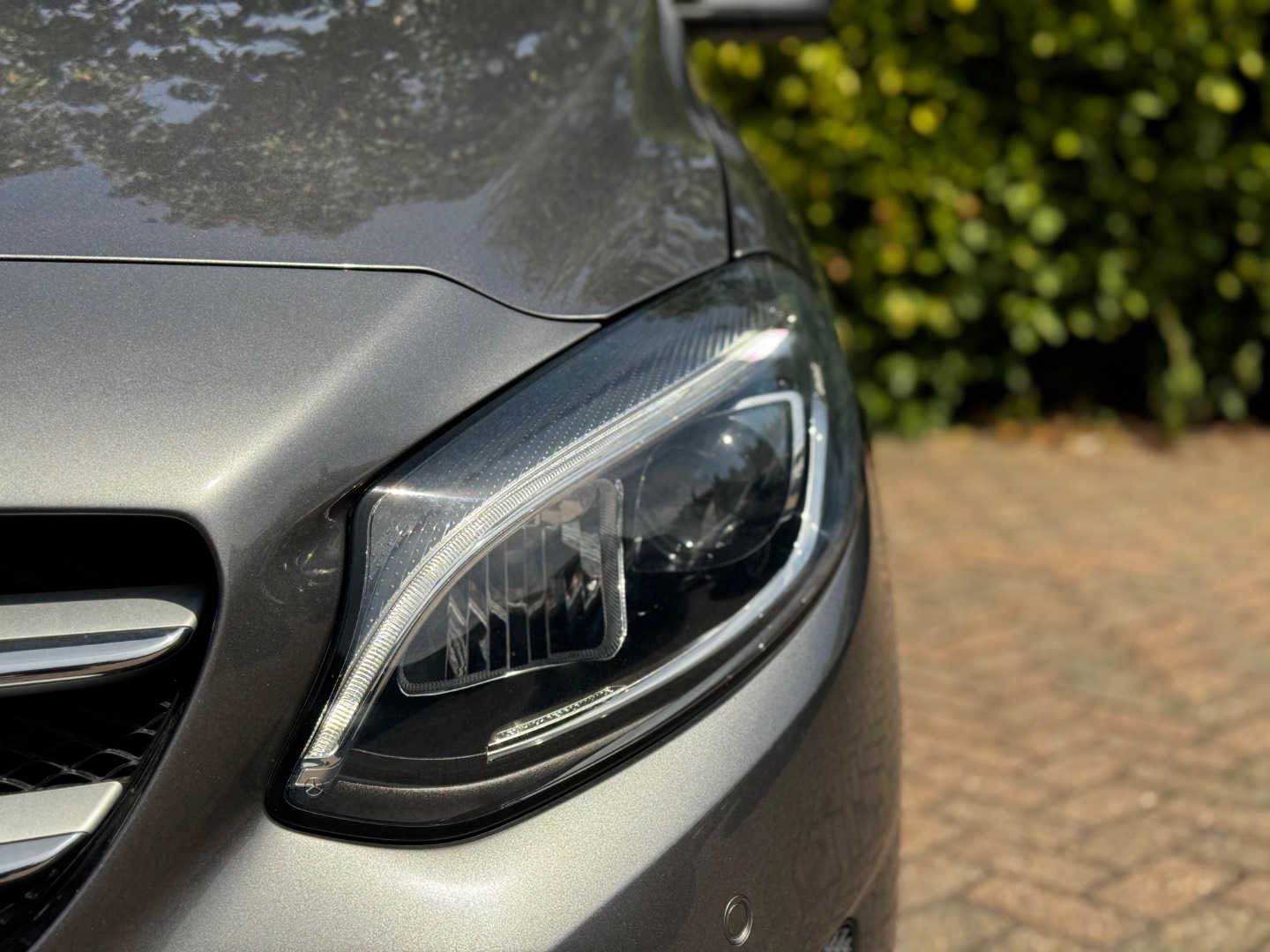Mercedes-Benz B 180