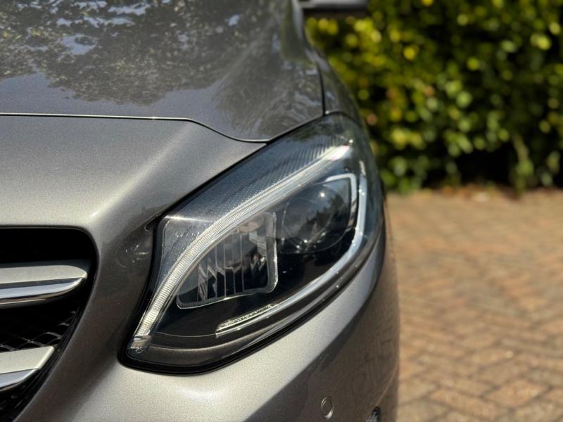 Mercedes-Benz B 180