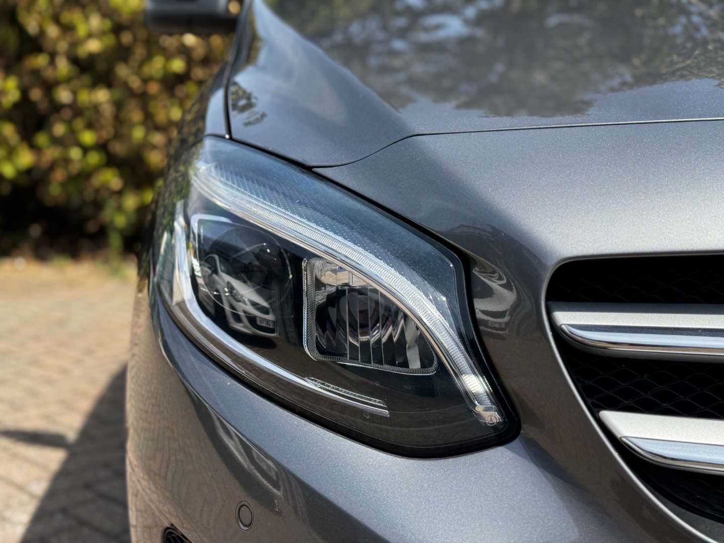 Mercedes-Benz B 180