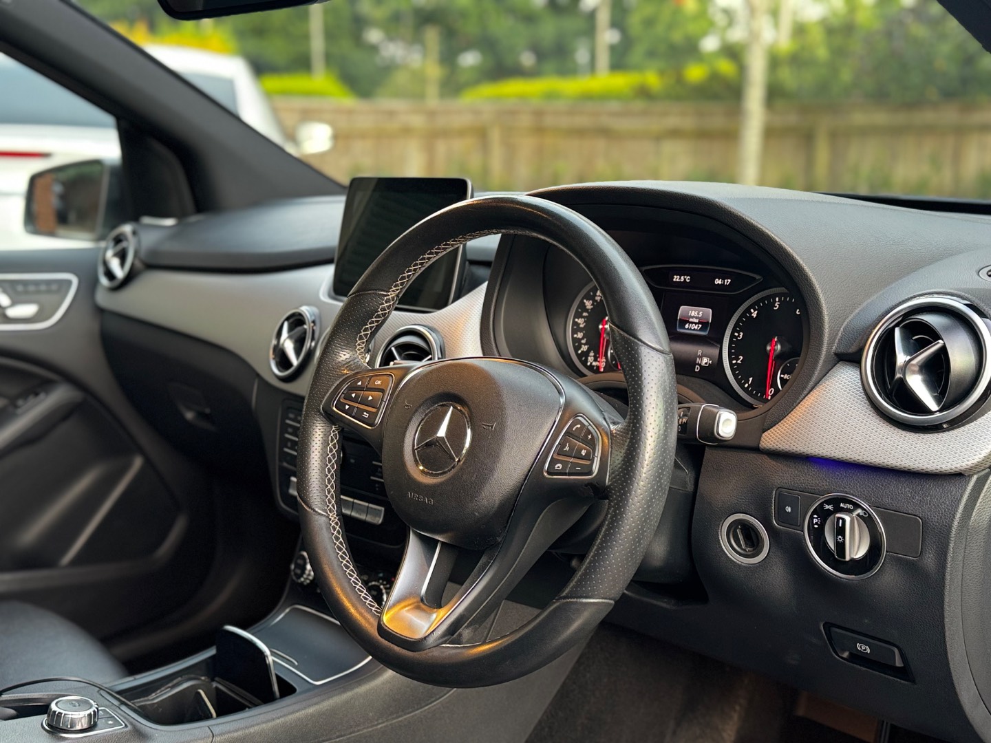 Mercedes-Benz B 180