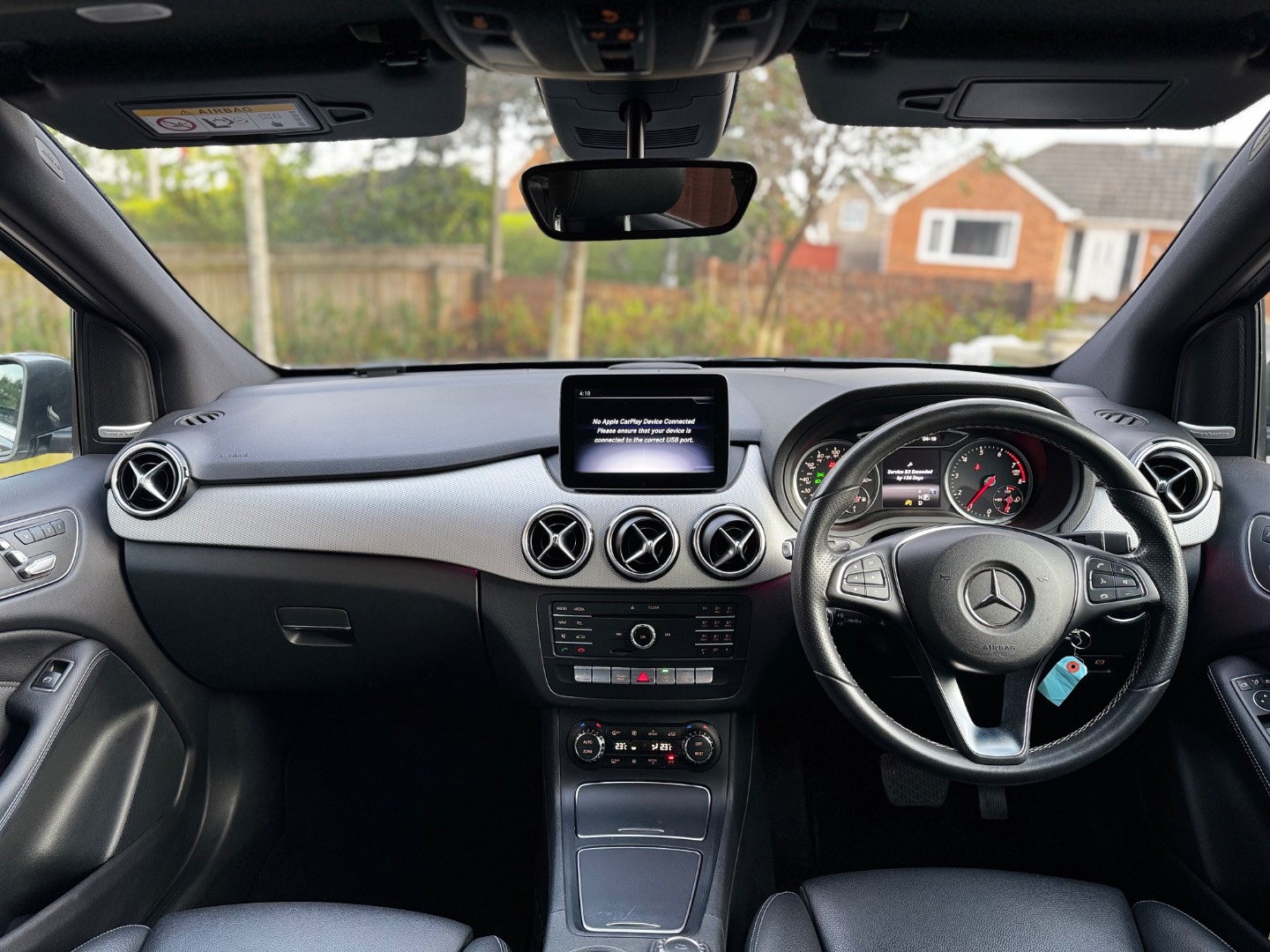 Mercedes-Benz B 180