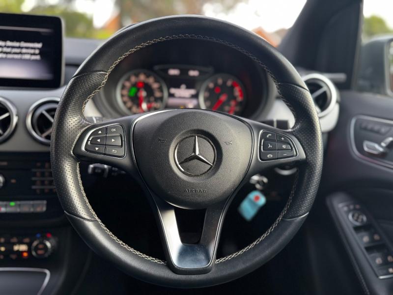 Mercedes-Benz B 180