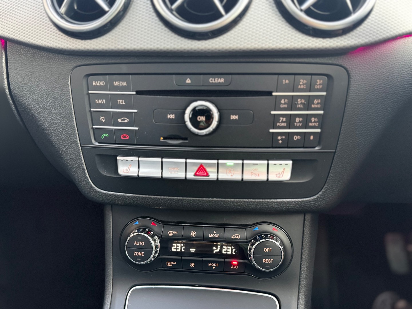 Mercedes-Benz B 180