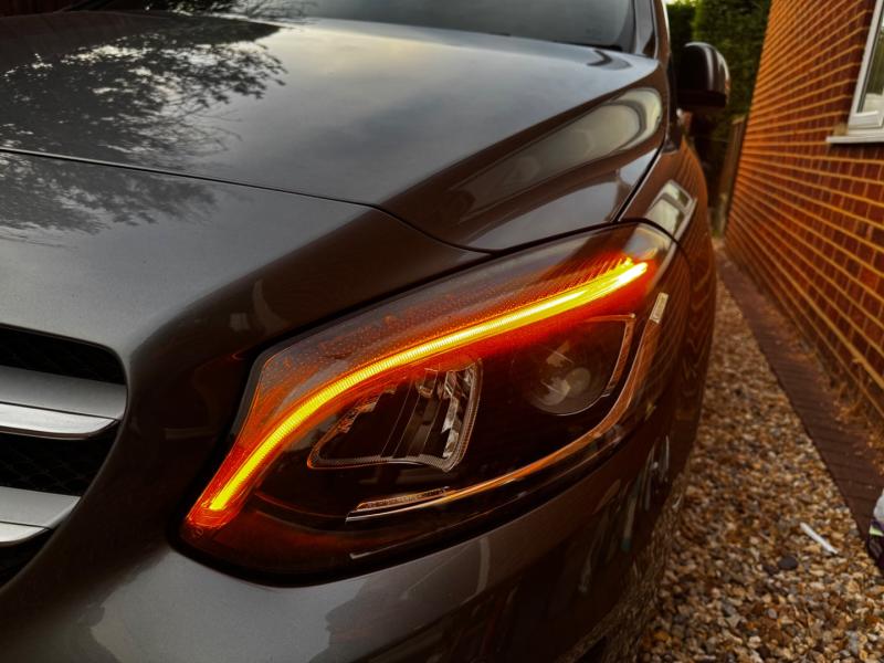 Mercedes-Benz B 180