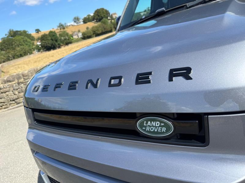 Land Rover Defender 110