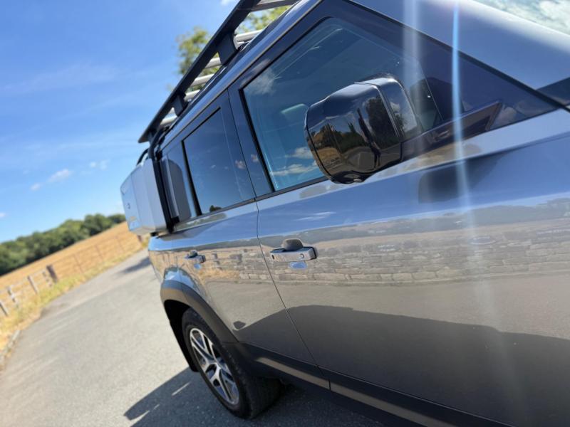 Land Rover Defender 110
