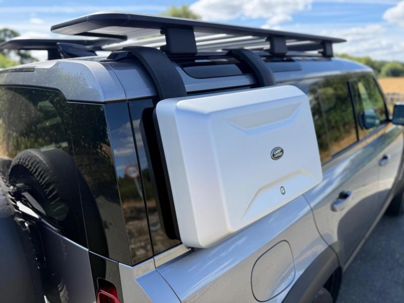 Land Rover Defender 110