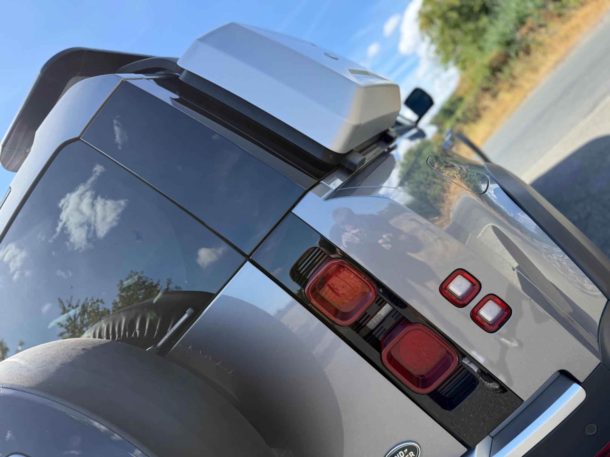 Land Rover Defender 110