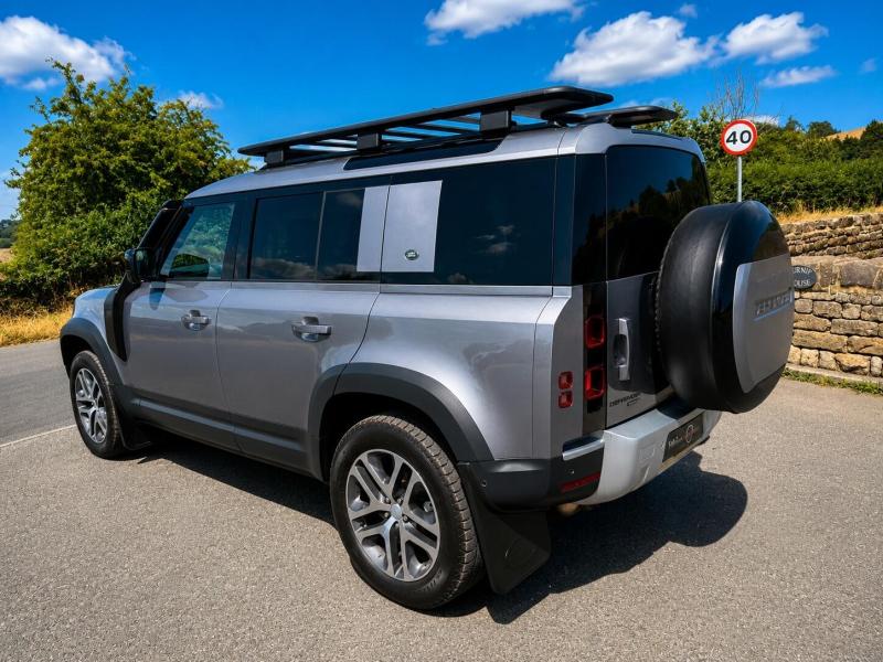 Land Rover Defender 110